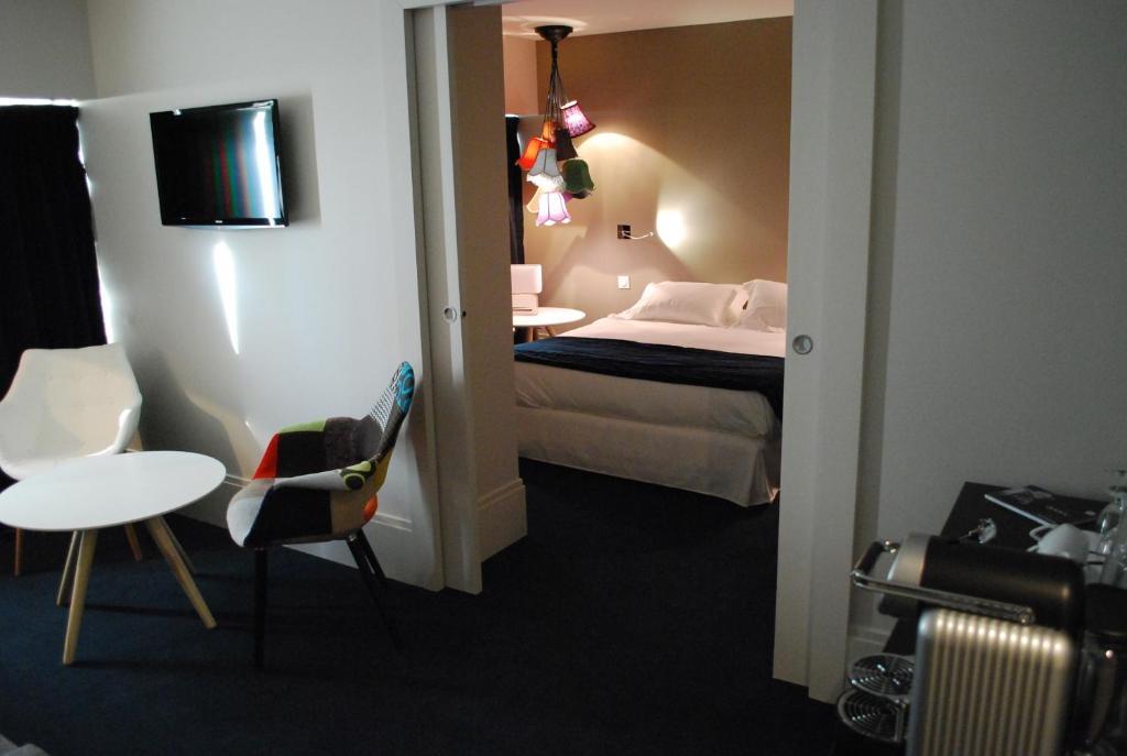 Hotel Le Cinq Hyper - Centre Chambéry Zimmer foto
